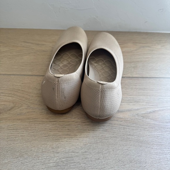 Vivaia Claire Tan Round Toe Shoes - Picture 4 of 7